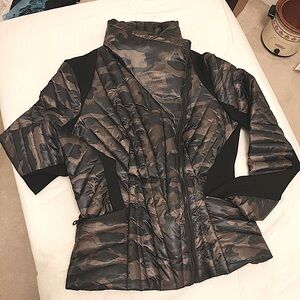 blanc noir Black Puffer Jacket with Shiny Quilted Fabric and Silver Zipper